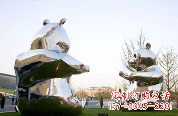 河南不锈钢熊猫雕塑传递友谊与和平