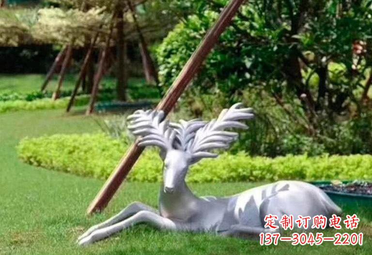 河南不锈钢公园大角鹿雕塑精致而美丽