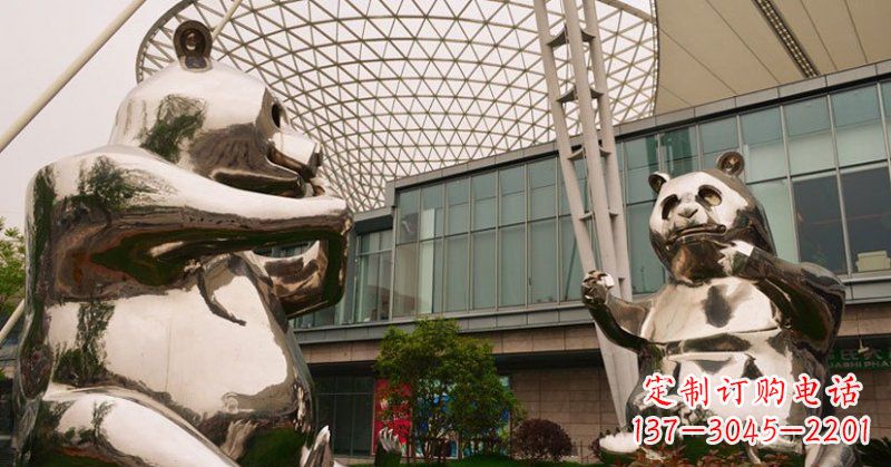 河南不锈钢公园动物镜面熊猫雕塑
