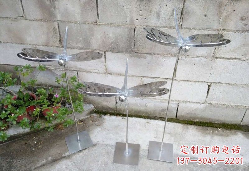 河南动物雕塑不锈钢蜻蜓的精美镜面