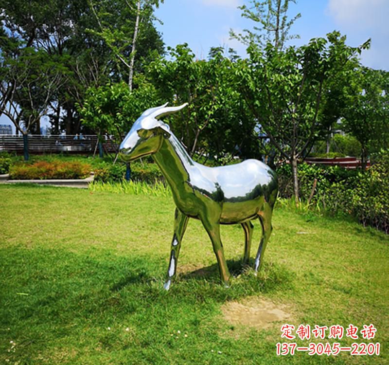 河南不锈钢公园动物镜面羊雕塑