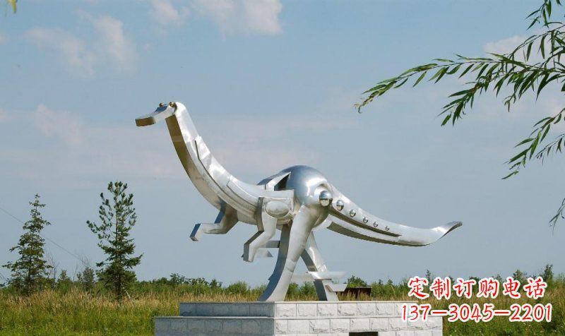 河南不锈钢鸭嘴龙雕塑艺术与自然完美结合
