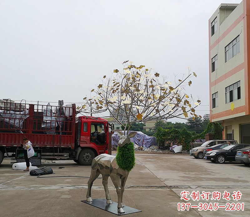 河南不锈钢公园的梅花鹿雕塑