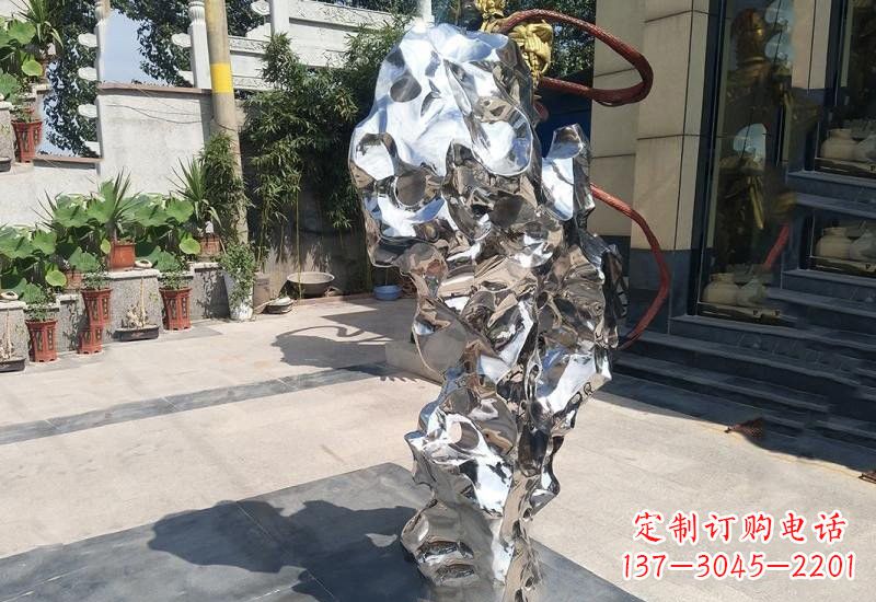 河南太湖石雕塑传承中华文化精髓
