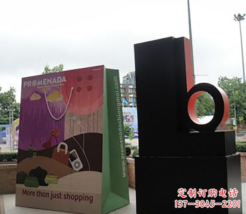 河南不锈钢购物袋雕塑为公园带来现代风格