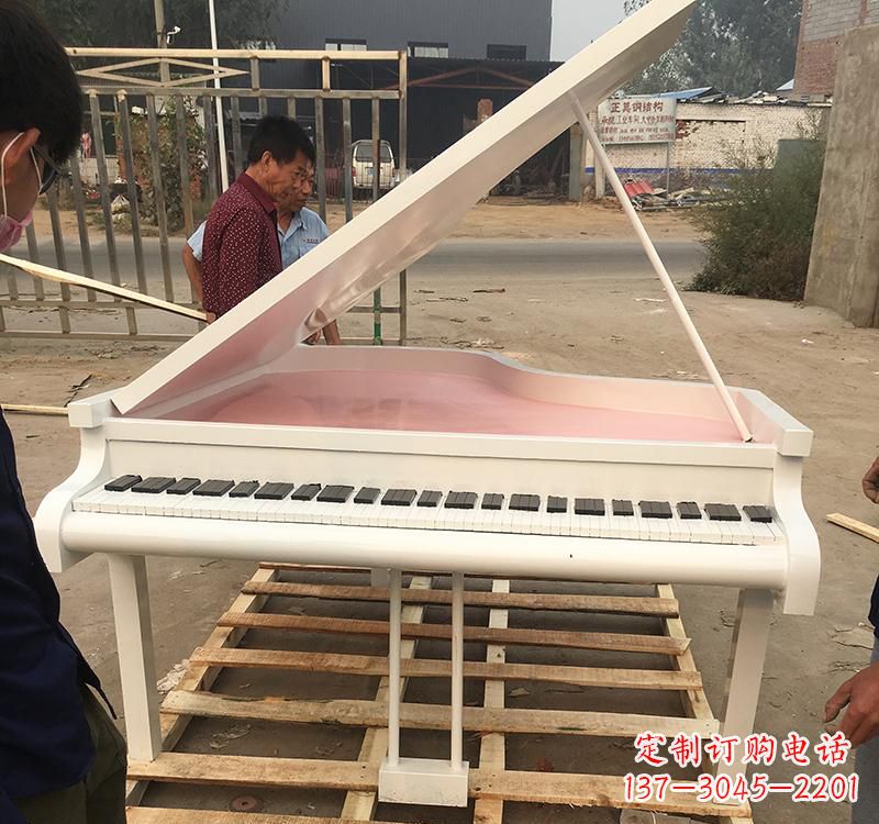 河南不锈钢钢琴雕塑融合音乐与艺术的完美结合