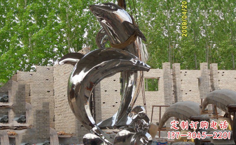 河南海豚之美不锈钢海边雕塑