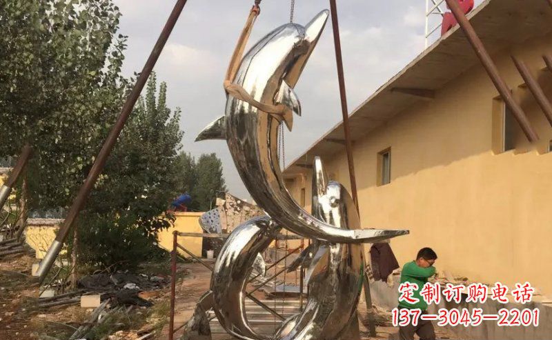 河南不锈钢海豚雕塑美丽而又神秘