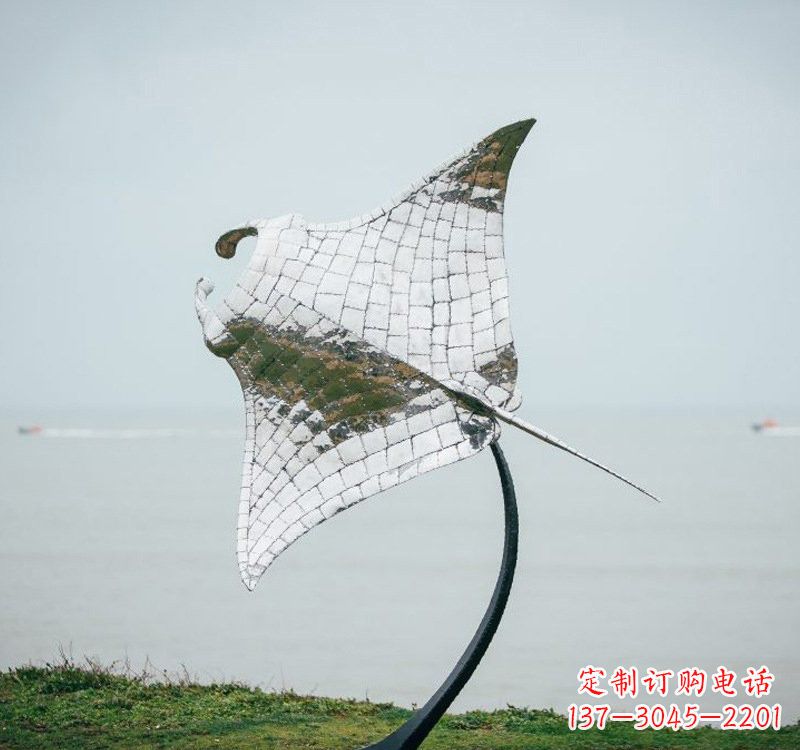 河南不锈钢海洋动物蝠鲼雕塑艺术与环保的完美结合