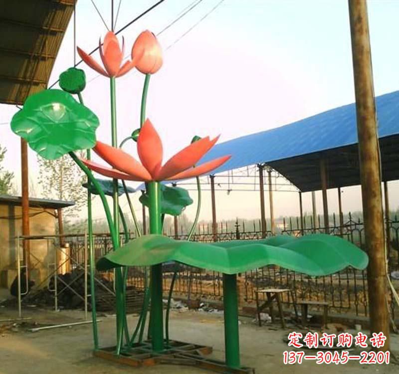河南不锈钢荷花雕塑汲取自然之美
