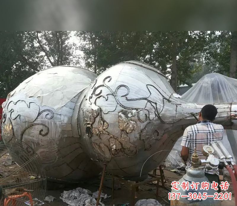 河南不锈钢葫芦雕塑精美绝伦