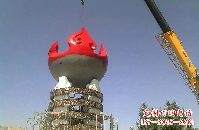 河南不锈钢火炬雕塑象征着永恒的精神