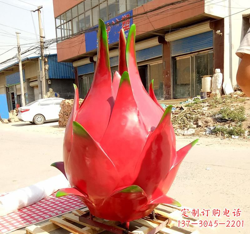 河南精美不锈钢火龙果雕塑