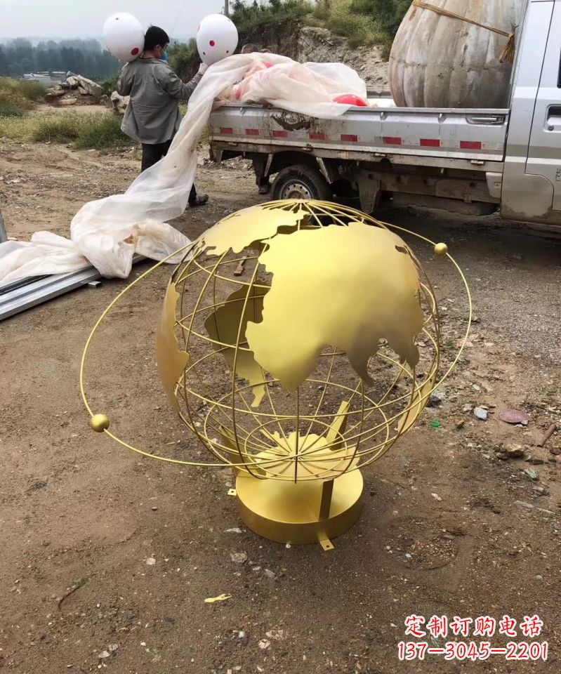 河南不锈钢金属校园地球仪雕塑把环保理念展现在校园