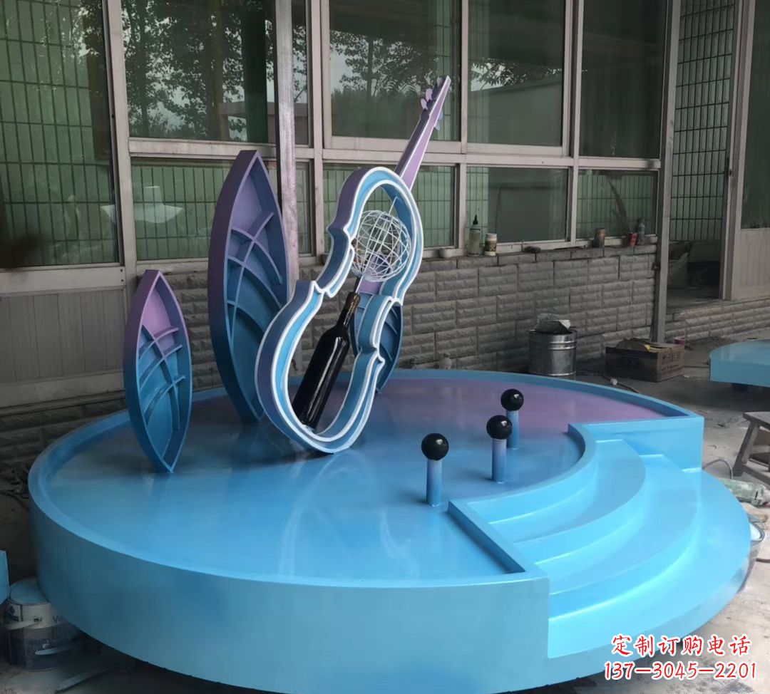 河南大提琴雕塑精致的艺术瑰宝