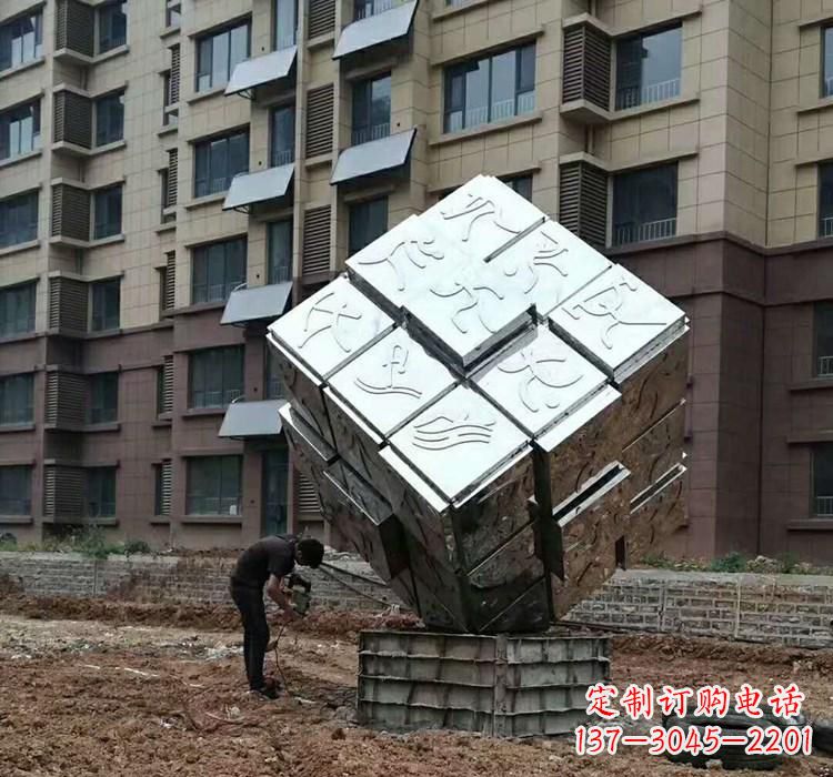 河南不锈钢景观魔方雕塑——现代科技的精妙结合