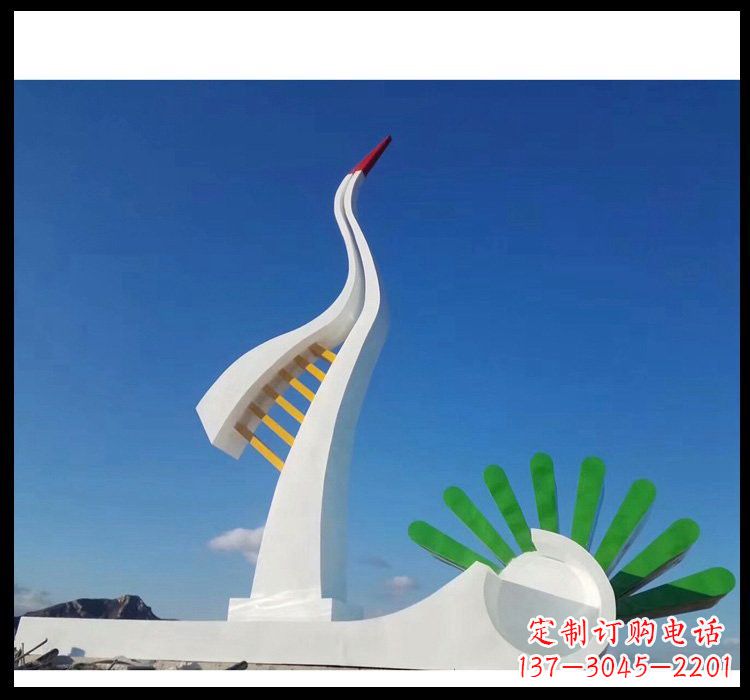河南不锈钢景区抽象仙鹤和松树雕塑