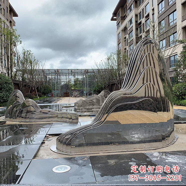 河南不锈钢镜面假山雕塑给城市带来灵动之美