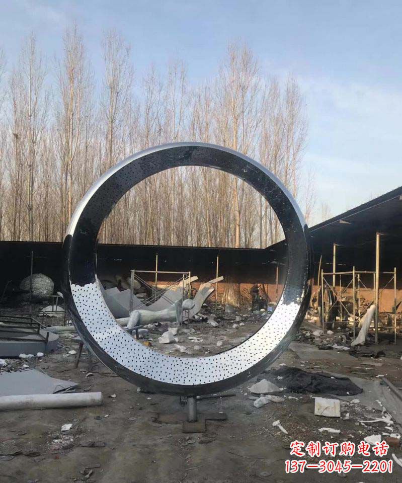 河南不锈钢圆环雕塑抽象美的体现