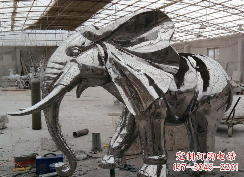 河南不锈钢镜面大象雕塑——独特的艺术精品