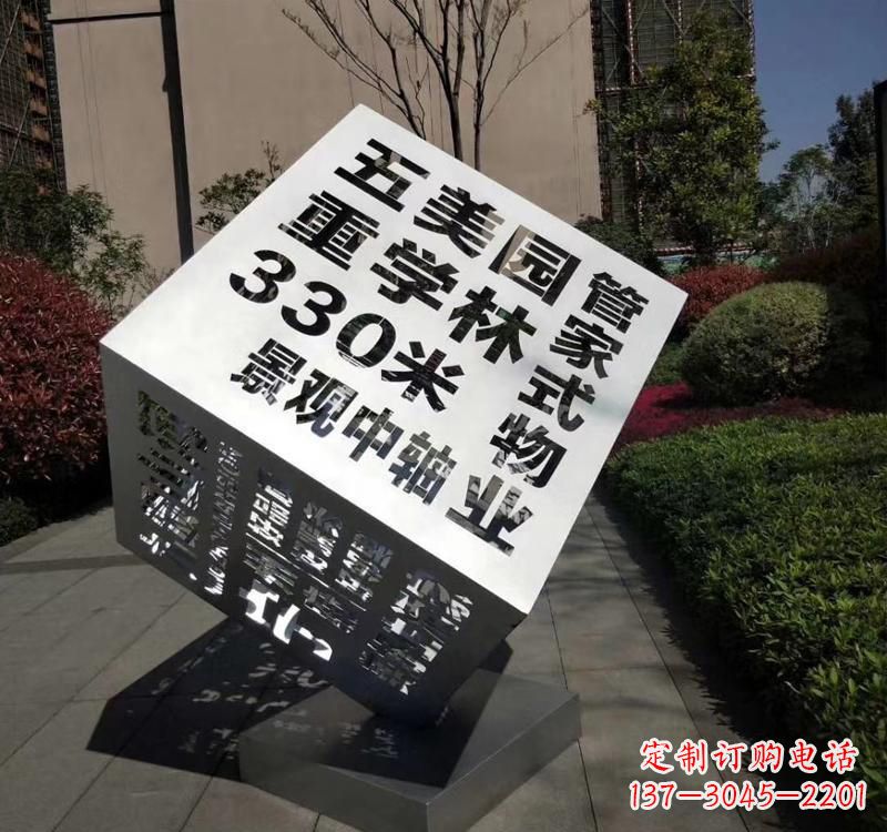 河南精致而经典不锈钢立体魔方雕塑