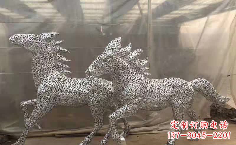 河南不锈钢马雕塑精美而又富有动感