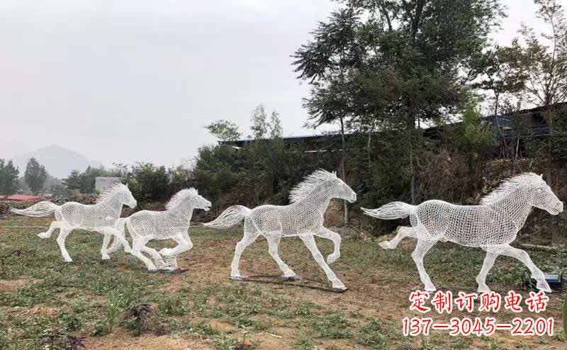 河南不锈钢马雕塑勇往直前