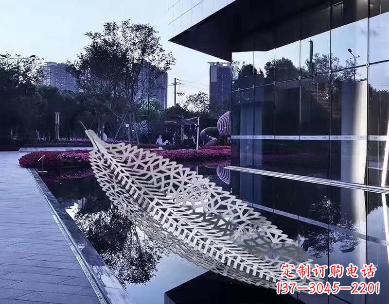 河南不锈钢镂空树叶雕塑——精致美观的艺术精品