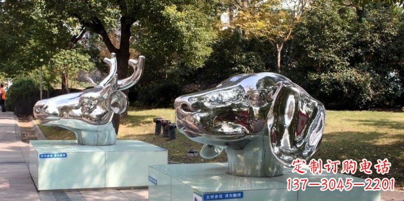 河南狗头公园不锈钢鹿和狗雕塑