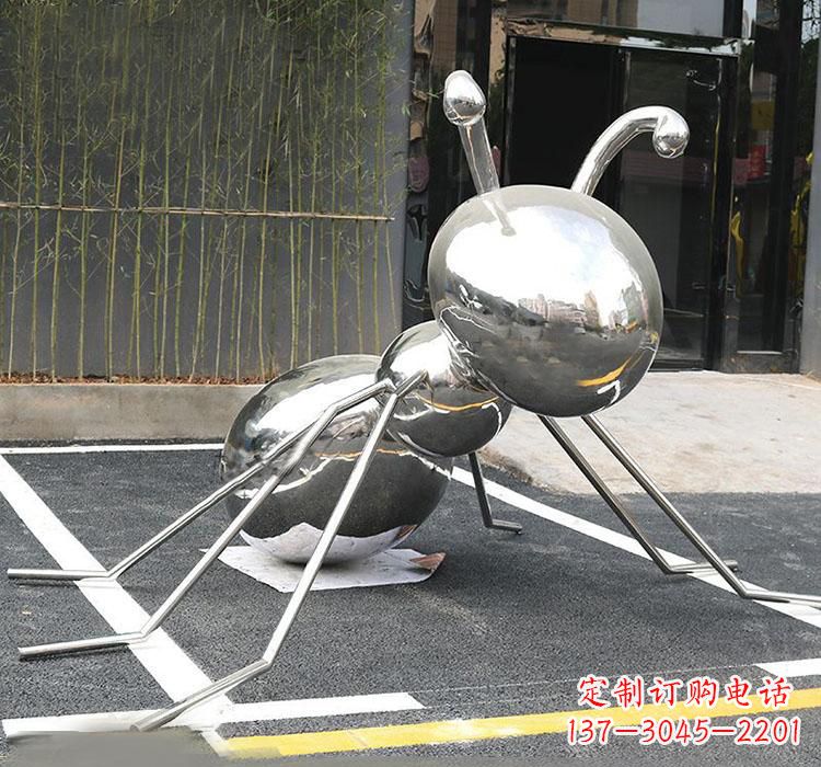 河南不锈钢蚂蚁雕塑象征着勤劳与坚毅