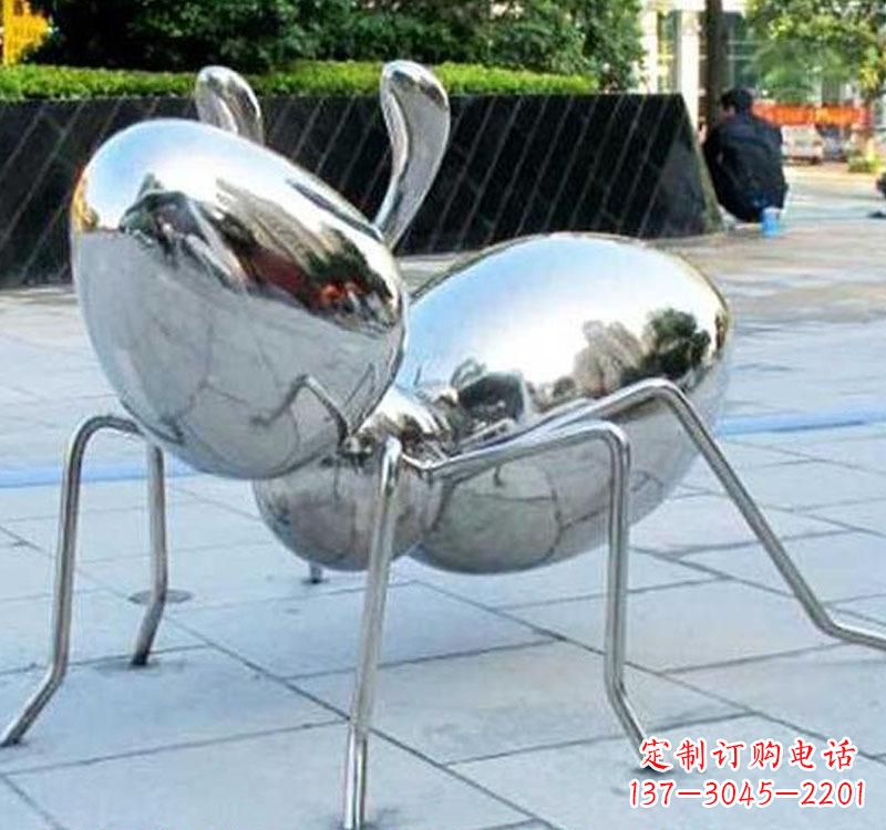 河南不锈钢蚂蚁雕塑一座象征努力的艺术作品