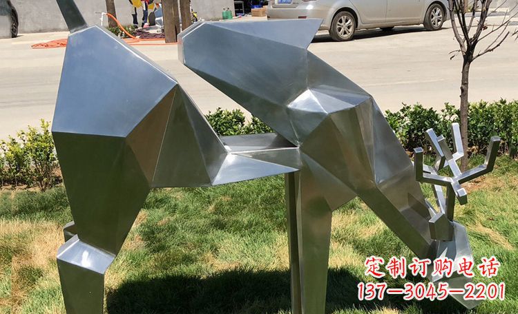 河南不锈钢梅花鹿雕塑给公园带来美丽风景
