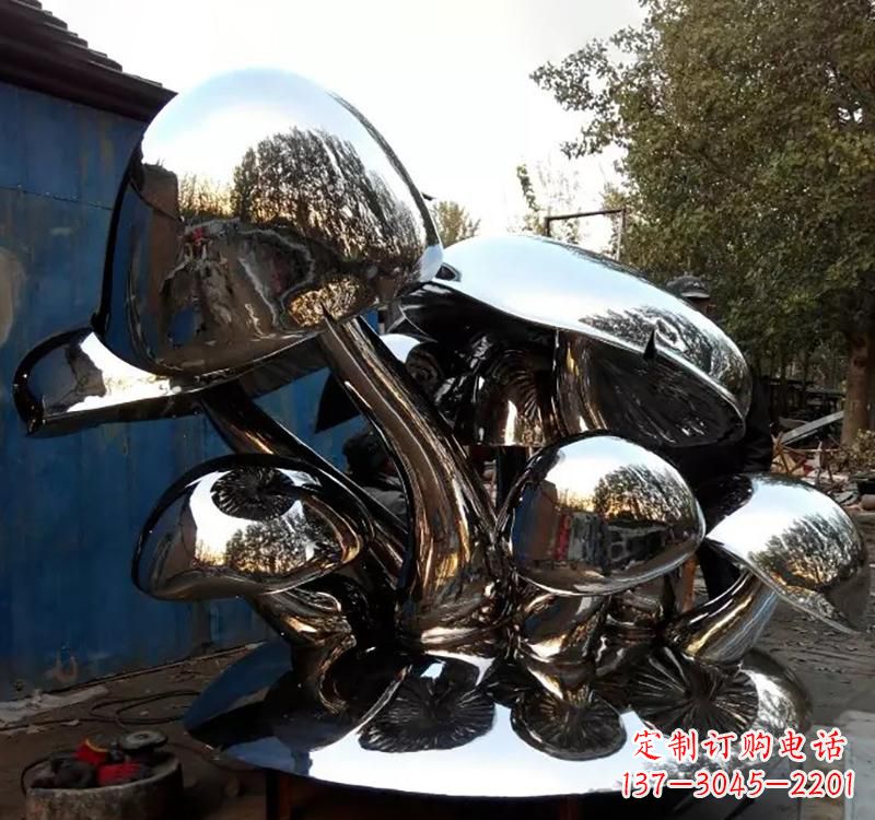 河南不锈钢蘑菇雕塑给空间增添活力