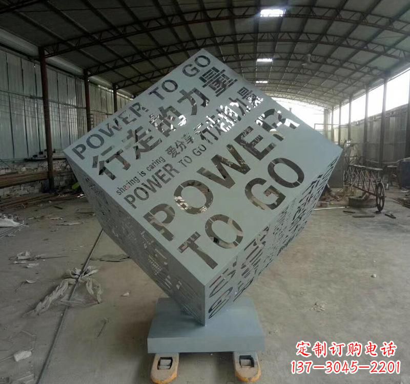 河南不锈钢魔方景观雕塑精致的现代艺术