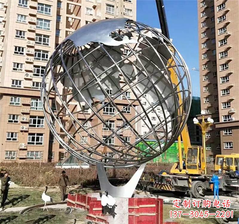 河南不锈钢地球仪雕塑以艺术表达地球的美