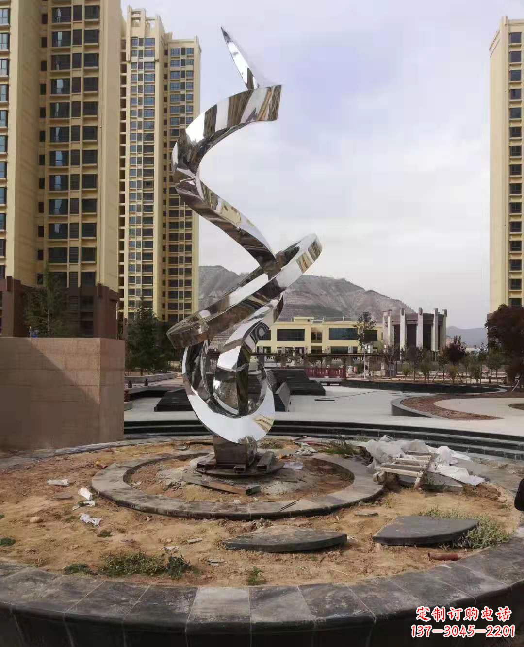 河南飘带雕塑美化城市空间的艺术