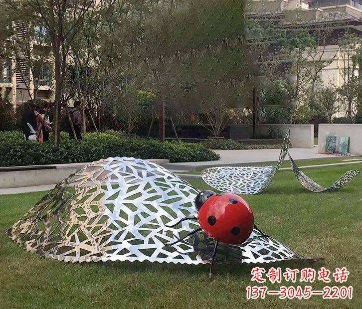 河南不锈钢瓢虫雕塑令人惊叹的艺术之美