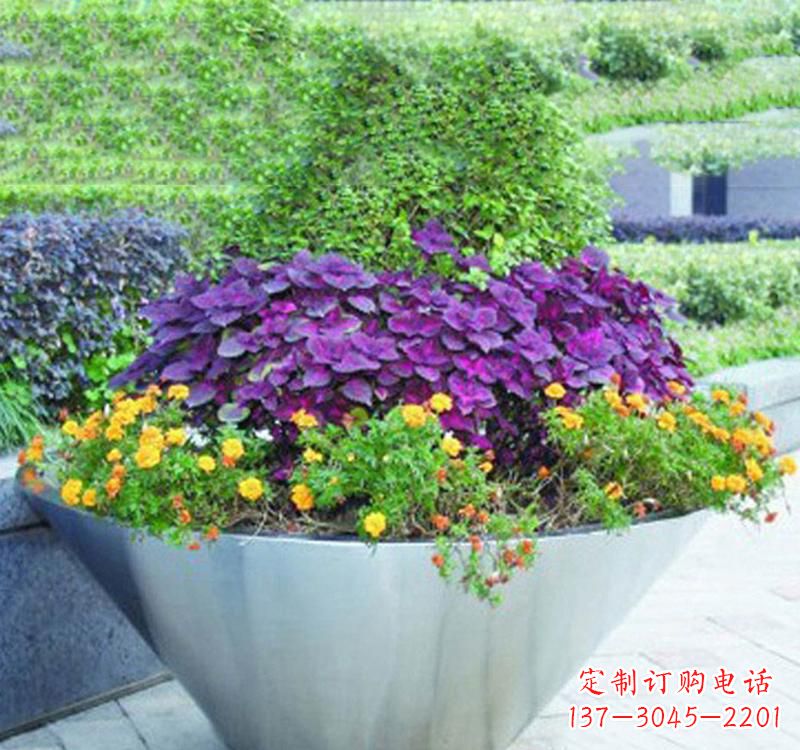 河南不锈钢花盆雕塑艺术之美