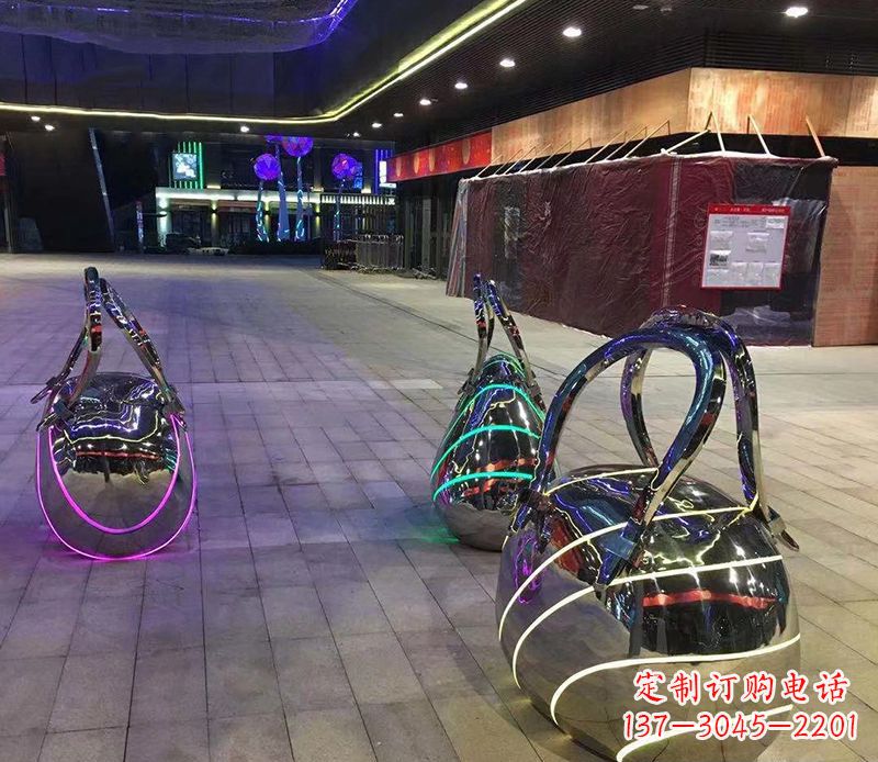 河南不锈钢手提包雕塑精美艺术品