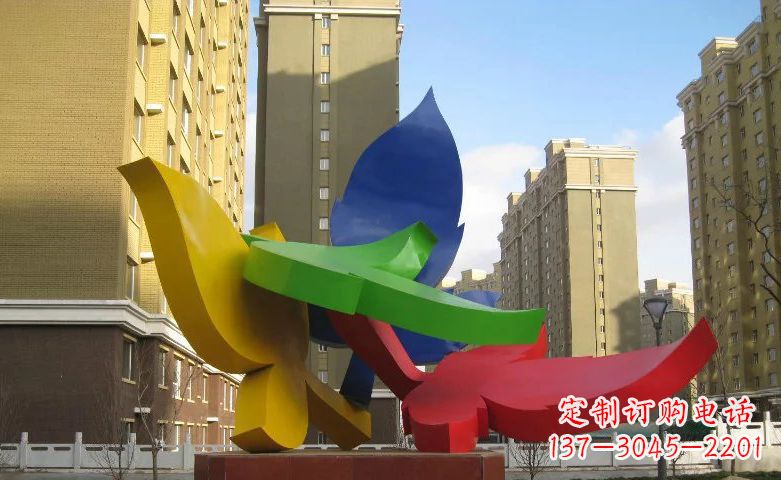 河南不锈钢树叶景观雕塑美丽而精致