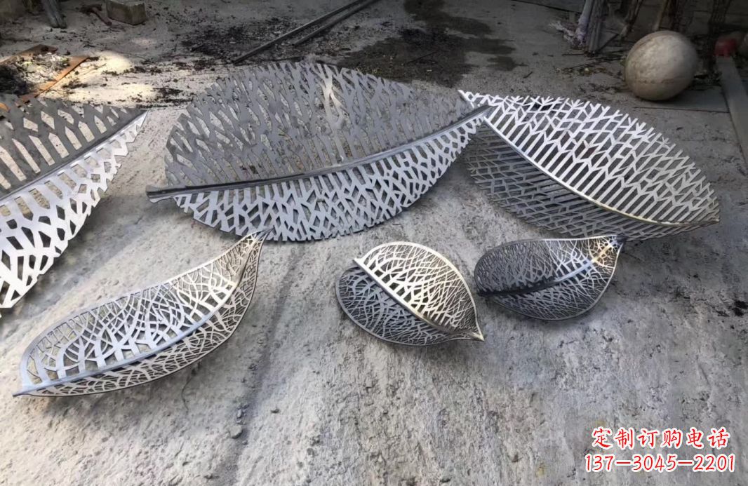 河南优雅的不锈钢树叶雕塑