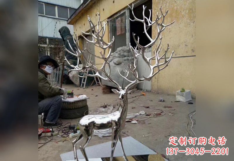 河南不锈钢树枝鹿雕塑艺术精美的自然之美