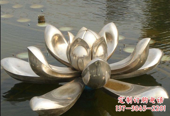 河南不锈钢水面上的莲花雕塑