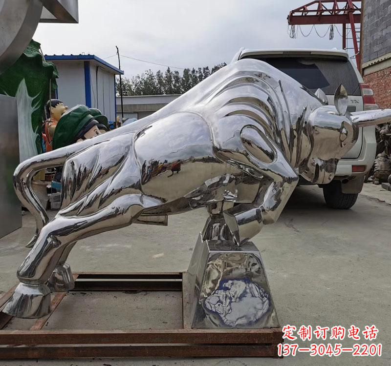 河南不锈钢拓荒牛雕塑象征勇敢和拼搏