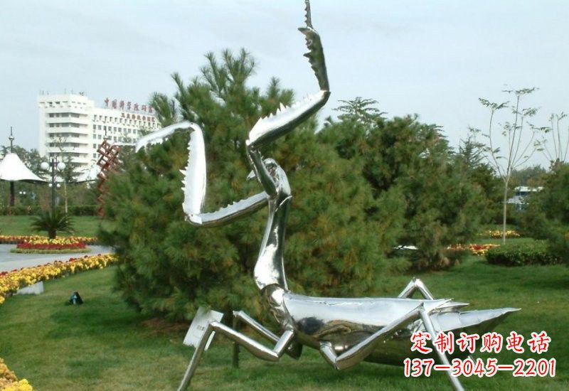 河南不锈钢螳螂雕塑2