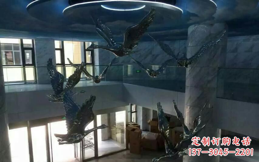 河南不锈钢天鹅雕塑赋予室内空间灵动之美