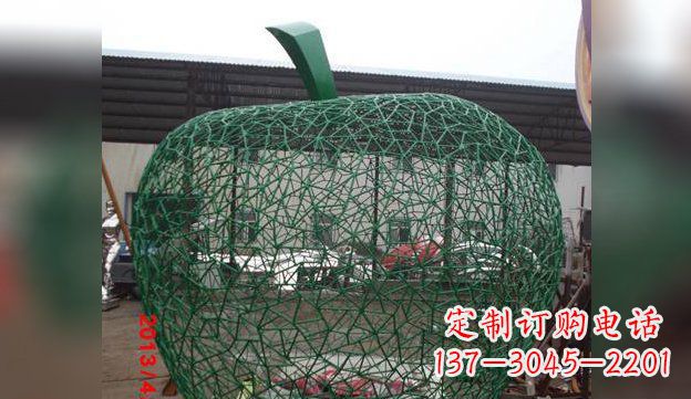 河南不锈钢网制作的苹果雕塑——精致且耐久