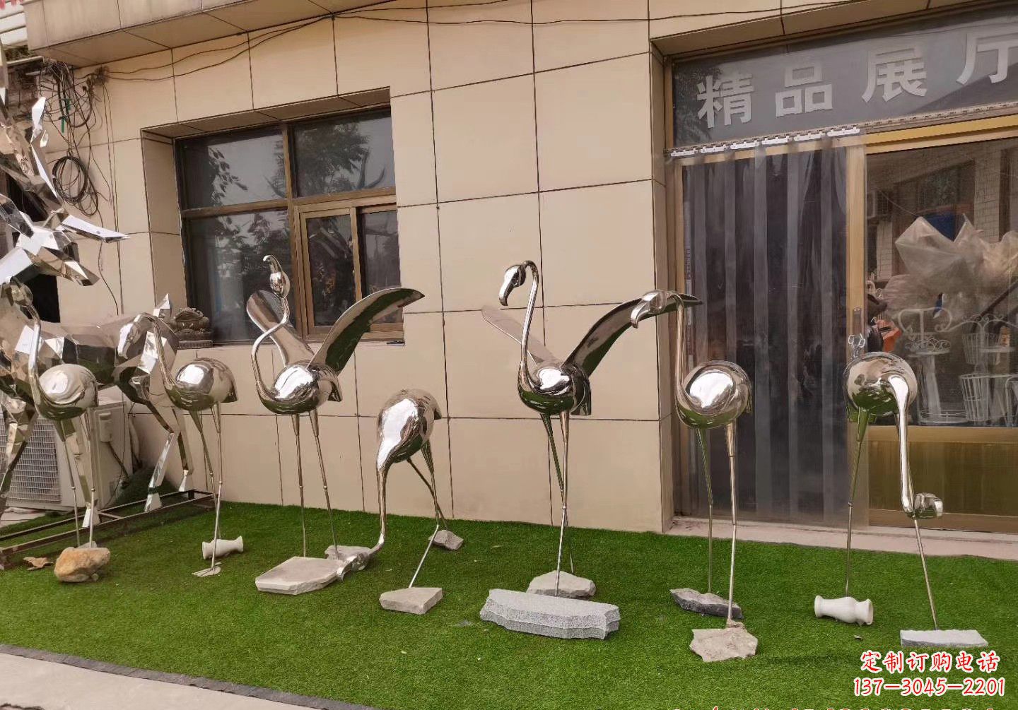 河南不锈钢仙鹤景观雕塑精美雕塑展现优美的仙鹤之美