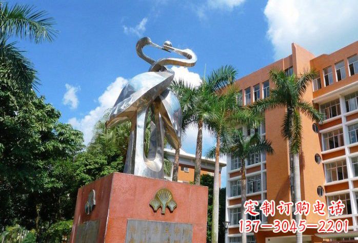 河南不锈钢仙鹤雕塑美丽而神秘
