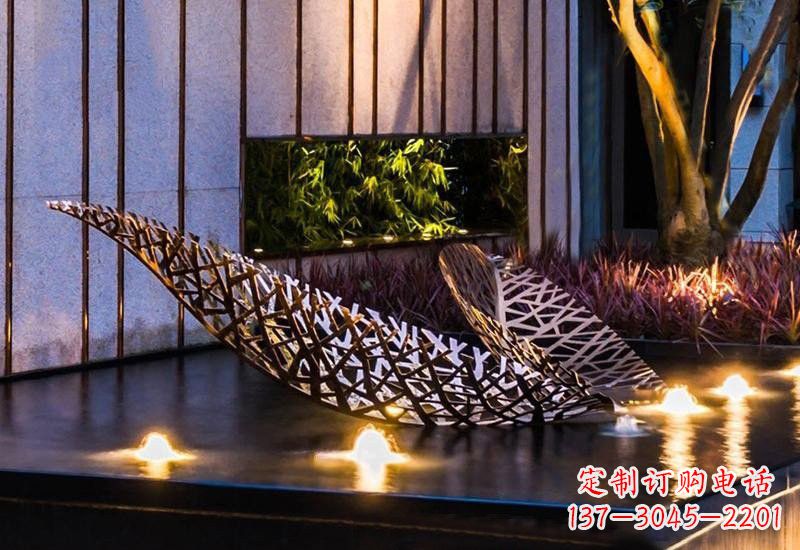 河南不锈钢小区镂空树叶雕塑给小区添彩